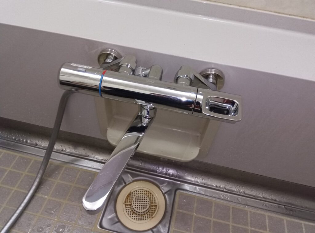 MYＭ　壁付ｻｰﾓｽﾀｯﾄ式ｼｬﾜｰ水栓　MS3500

LIXIL　BF-KA145TSGへ交換