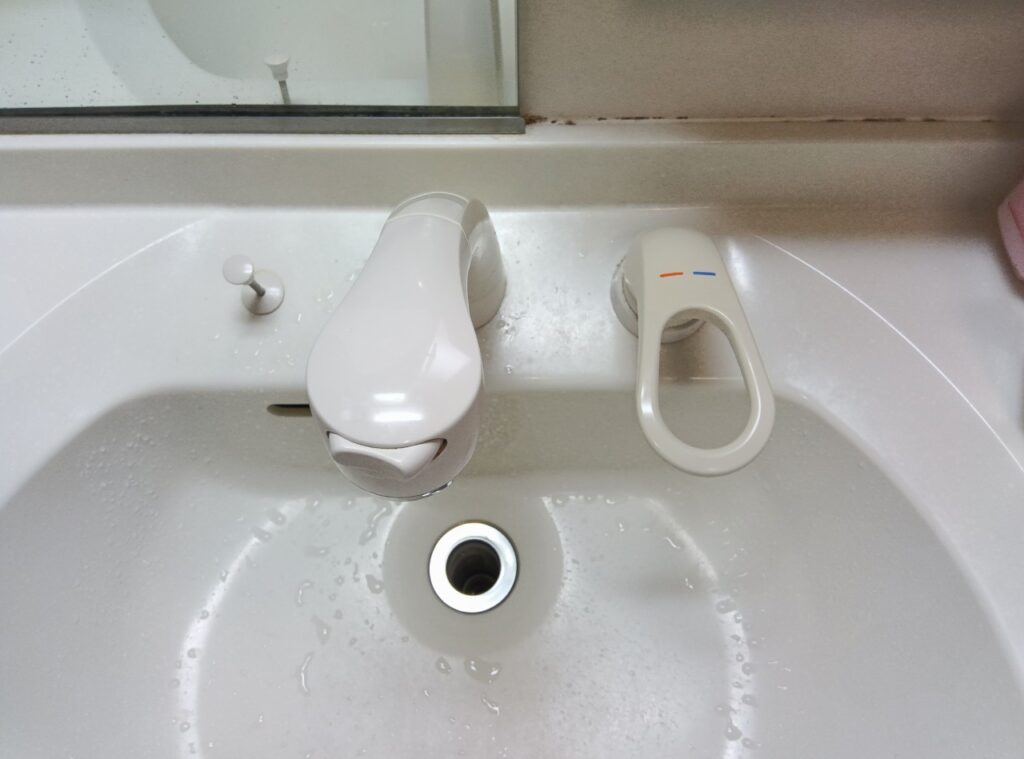 TOTO　洗面ｼﾝｸﾞﾙﾚﾊﾞｰ式ｼｬﾜｰ水栓　TL384UF V15