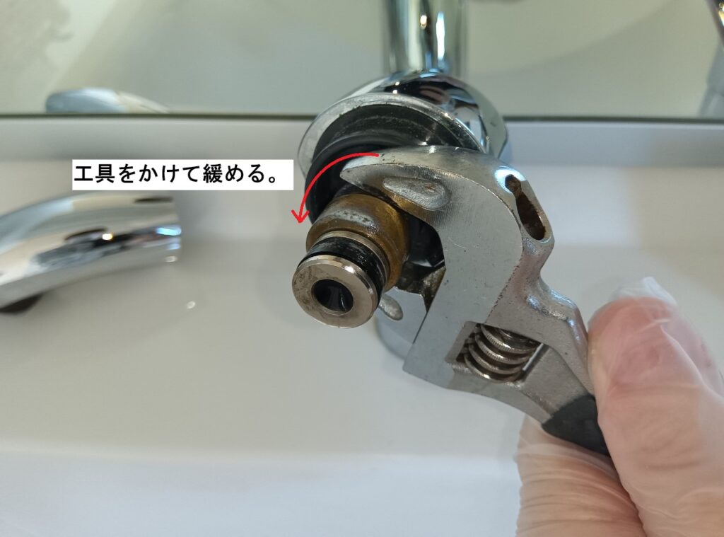 TOTO TLW36AR (シャワーホース・カートリッジ交換方法、本体後継品)
<シャワーホースから水漏れ、水が止まらない>修理方法