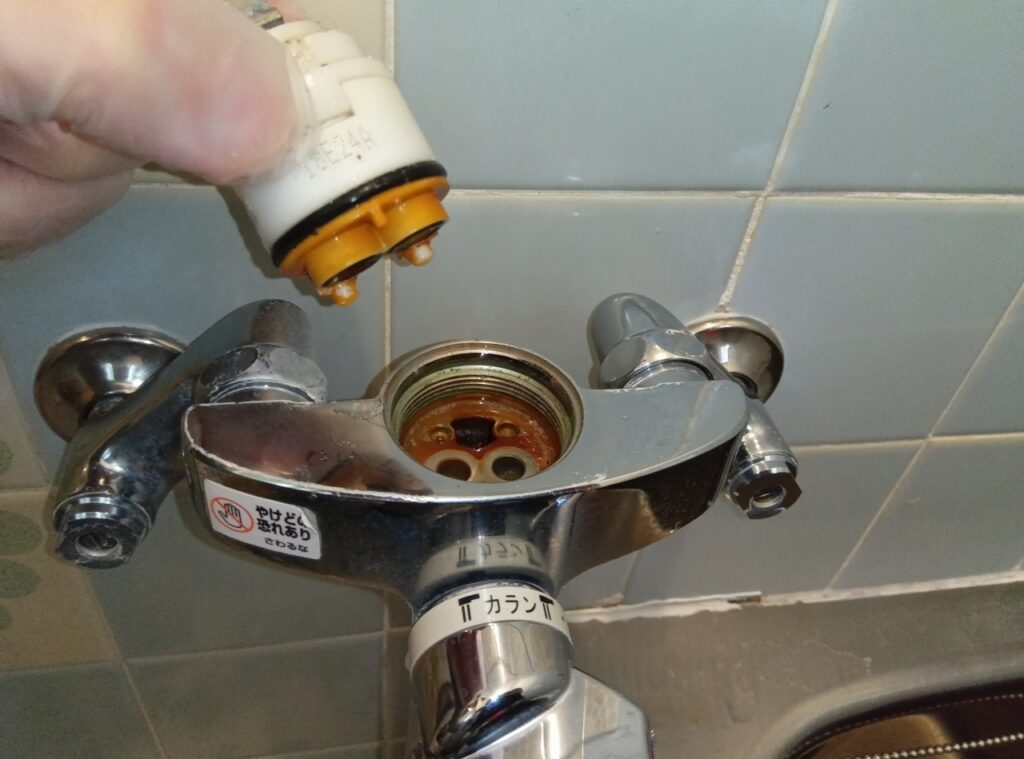 KVK　浴室ｼﾝｸﾞﾙﾚﾊﾞｰ式ｼｬﾜｰ水栓　KF5000T・TR2・TMB
カートリッジ交換方法