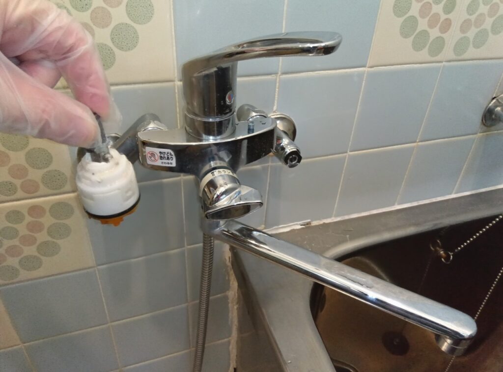 KVK　浴室ｼﾝｸﾞﾙﾚﾊﾞｰ式ｼｬﾜｰ水栓　KF5000T・TR2・TMB
カートリッジ交換方法