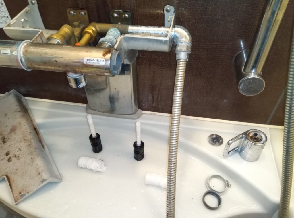 TOTO　THMG40-1BLV1(R)
※YAMAHAシステムバス仕様

開閉ﾊﾞﾙﾌﾞ部交換方法