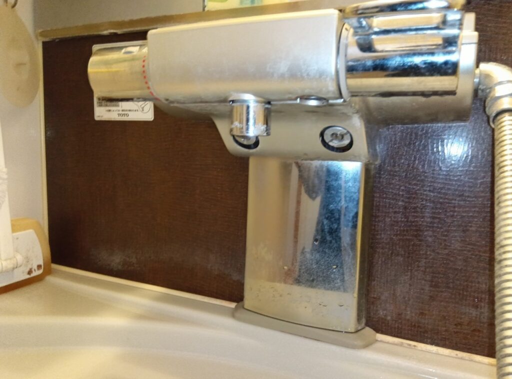 TOTO　ｶｳﾝﾀｰ用　壁付ｻｰﾓｽﾀｯﾄ式ｼｬﾜｰ水栓　THMG40-1BLV1(R)

※YAMAHA（ヤマハ）製　システムバスに使用