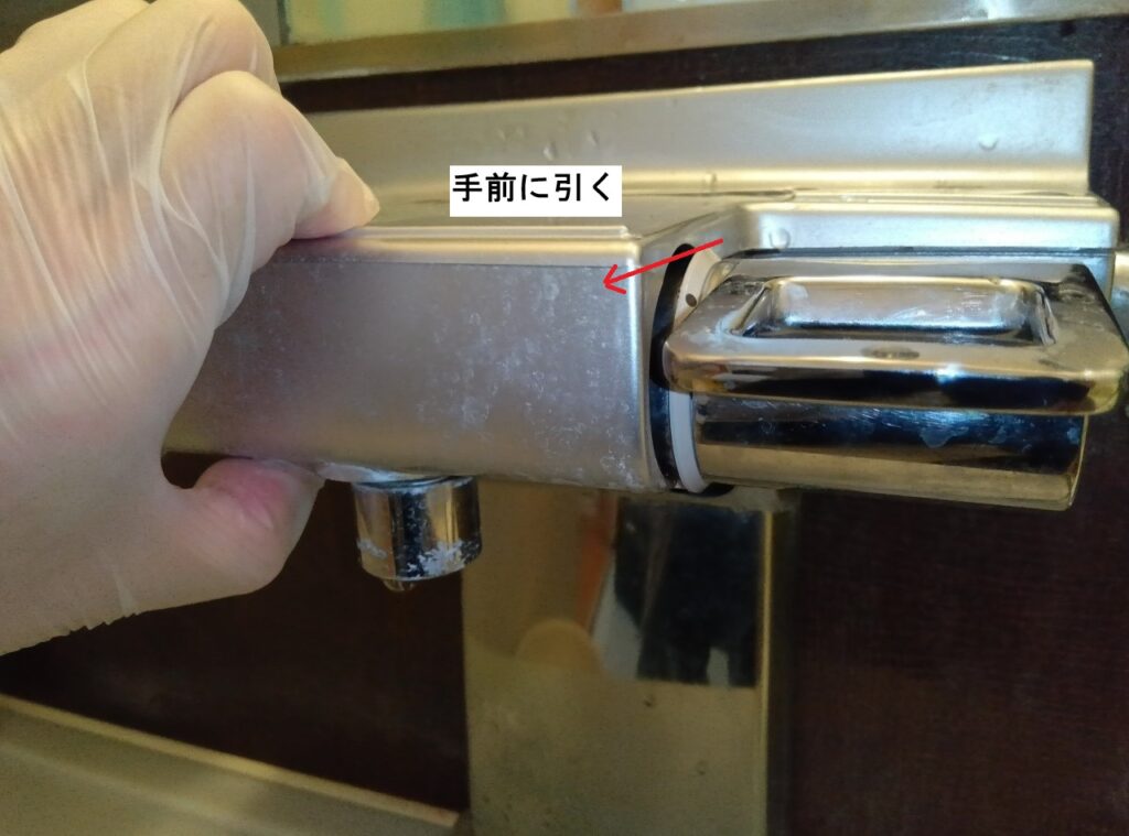 TOTO　ｶｳﾝﾀｰ用　壁付ｻｰﾓｽﾀｯﾄ式ｼｬﾜｰ水栓　THMG40-1BLV1(R)
※YAMAHAシステムバス仕様

カバーの外し方