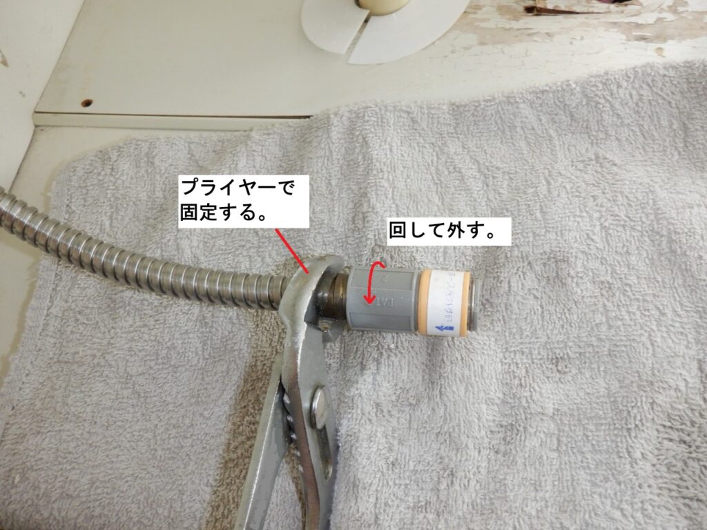 KVK　洗面ｼﾝｸﾞﾙﾚﾊﾞｰ式洗髪ｼｬﾜｰ水栓　KF568NGNO
※NORIZ(ﾉｰﾘﾂ）製　洗面化粧台　

シャワーホース交換方法