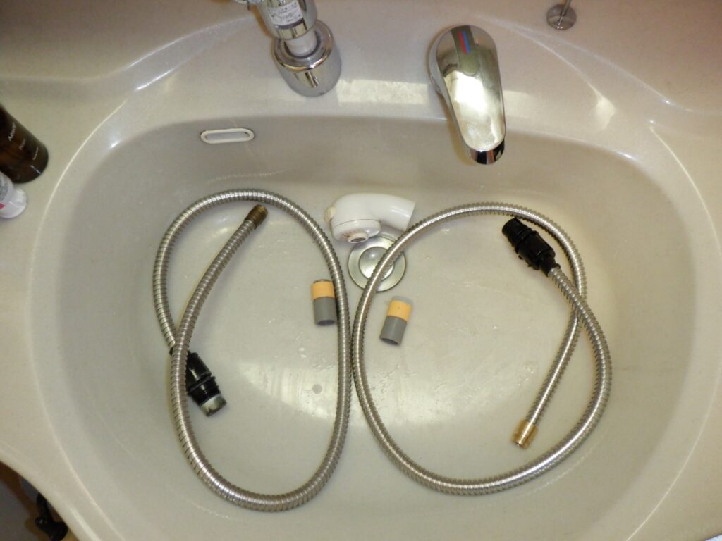 KVK　洗面ｼﾝｸﾞﾙﾚﾊﾞｰ式洗髪ｼｬﾜｰ水栓　KF568NGNO
※NORIZ(ﾉｰﾘﾂ）製　洗面化粧台　

シャワーホース交換方法