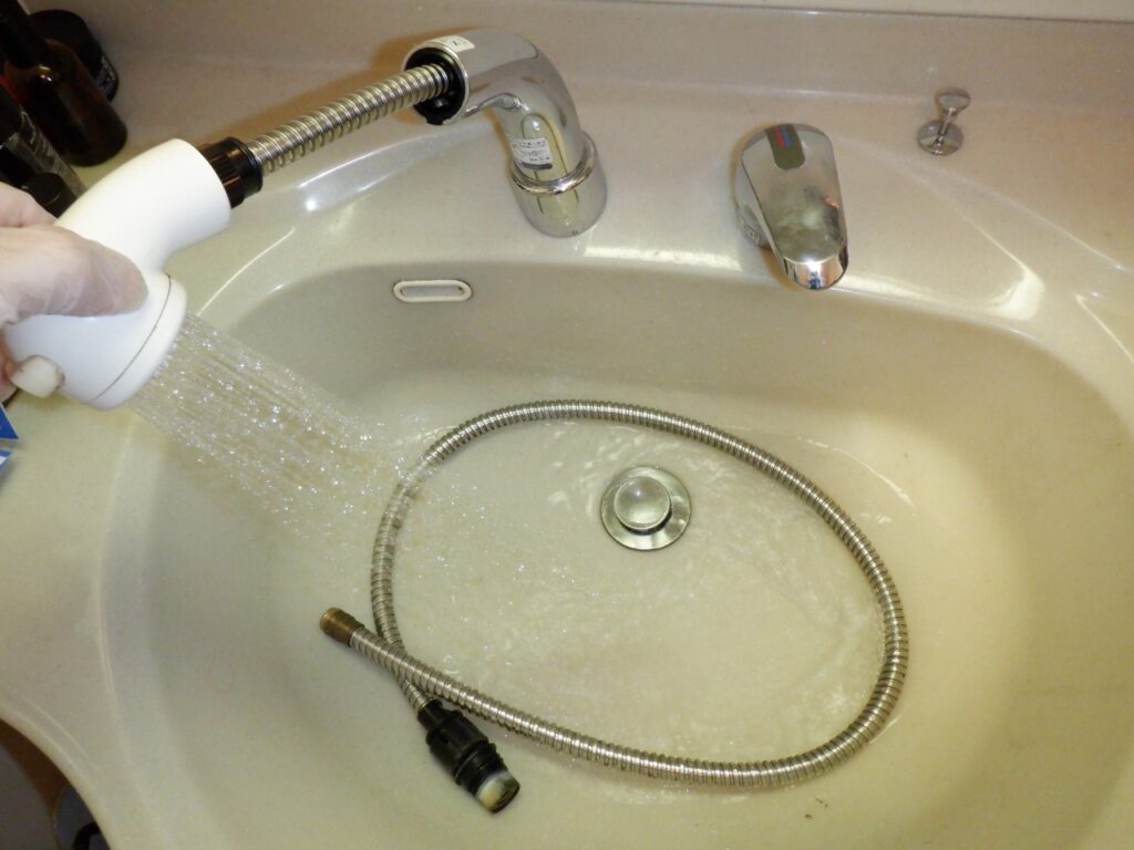 KVK　洗面ｼﾝｸﾞﾙﾚﾊﾞｰ式洗髪ｼｬﾜｰ水栓　KF568NGNO
※NORIZ(ﾉｰﾘﾂ）製　洗面化粧台　

シャワーホース交換方法