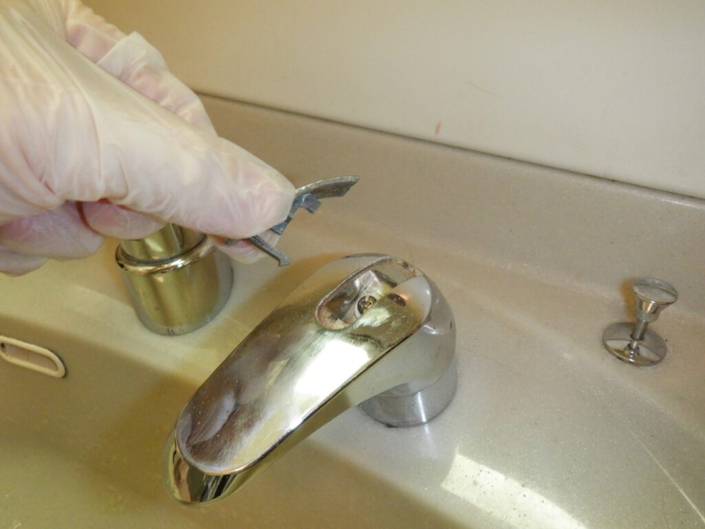 KVK　洗面ｼﾝｸﾞﾙﾚﾊﾞｰ式洗髪ｼｬﾜｰ水栓　KF568NGNO
※NORIZ(ﾉｰﾘﾂ）製　洗面化粧台　水栓
カートリッジ交換方法