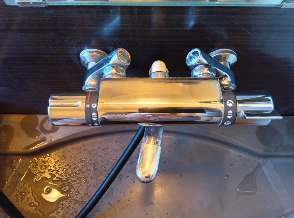 MYM　壁付ｻｰﾓｽﾀｯﾄ式ｼｬﾜｰ水栓　MC8200-071

※日立ﾊｳｽﾃｯｸ　ﾕﾆｯﾄﾊﾞｽ仕様