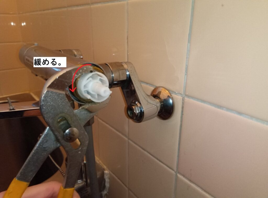 TOTO　壁付ｻｰﾓｽﾀｯﾄ式ｼｬﾜｰ水栓　TBV03401J（2018-2024年）

開閉ﾊﾞﾙﾌﾞ部交換方法