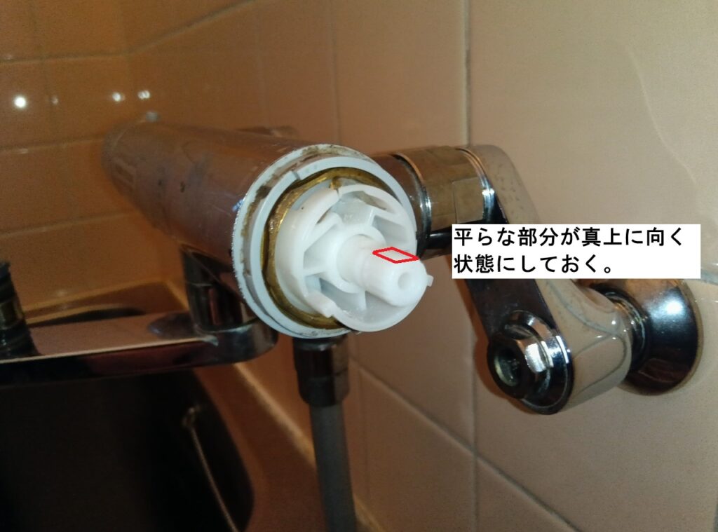 TOTO　壁付ｻｰﾓｽﾀｯﾄ式ｼｬﾜｰ水栓　TBV03401J（2018-2024年）

開閉ﾊﾞﾙﾌﾞ部交換方法