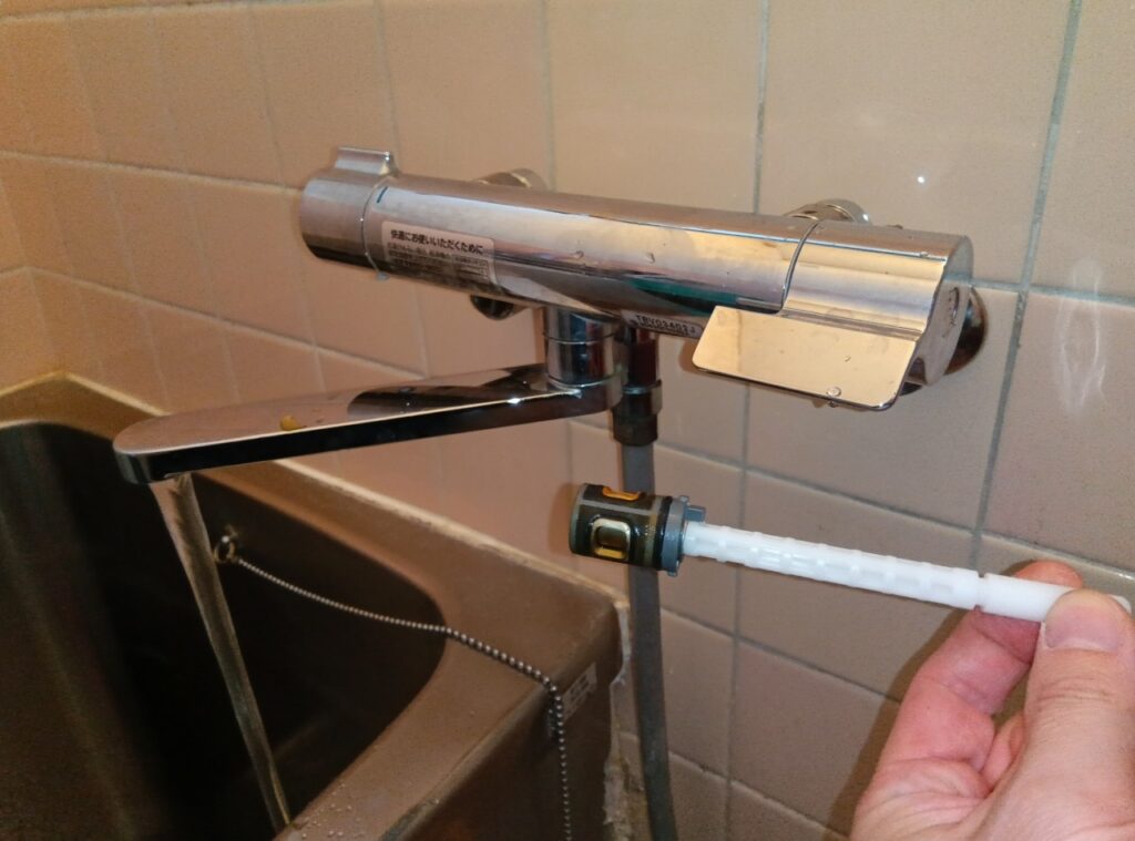 TOTO　壁付ｻｰﾓｽﾀｯﾄ式ｼｬﾜｰ水栓　TBV03401J（2018-2024年）

開閉ﾊﾞﾙﾌﾞ部交換方法