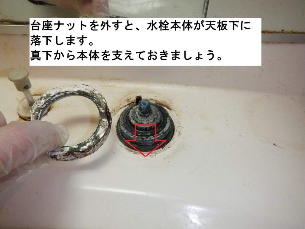 INAX　洗面ｻｰﾓｽﾀｯﾄ付洗髪ｼｬﾜｰ水栓　SF-31T
取り外し方
LIXIL　SF-800SYU　に交換