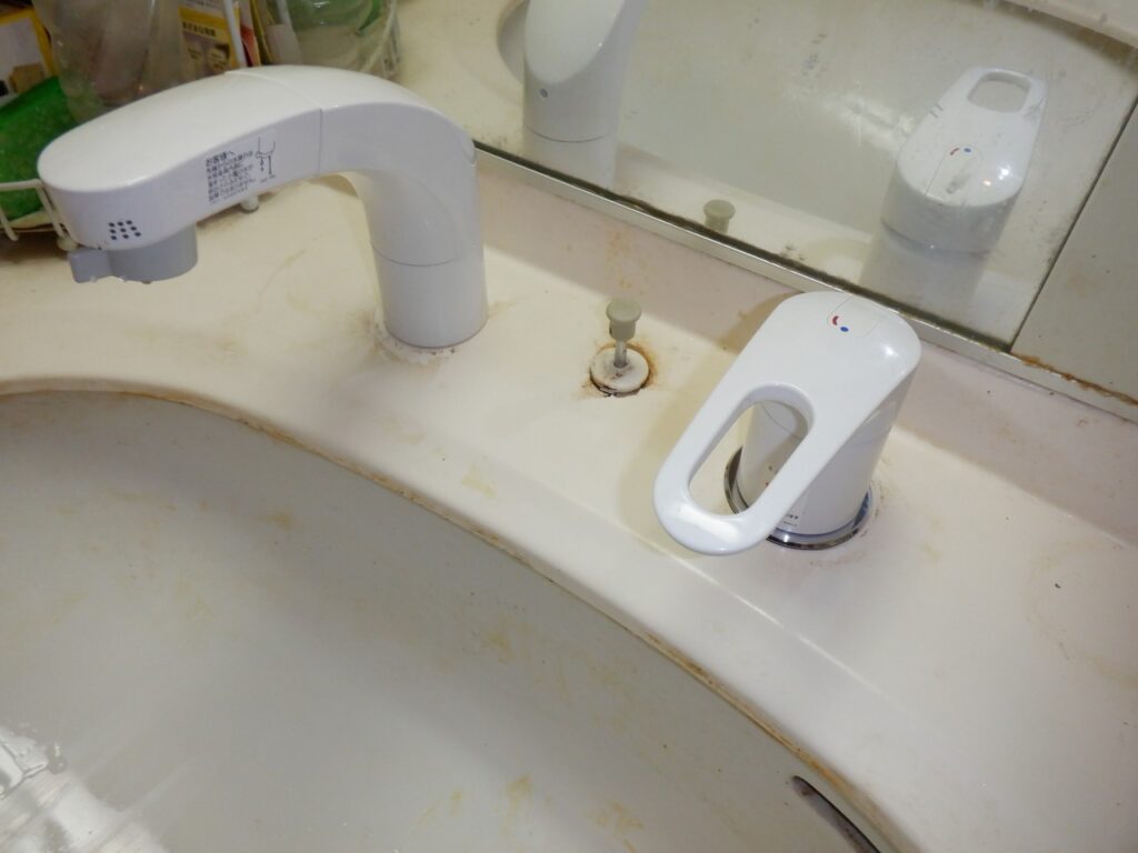 INAX　洗面ｻｰﾓｽﾀｯﾄ付洗髪ｼｬﾜｰ水栓　SF-31T
取り外し方
LIXIL　SF-800SYU　に交換