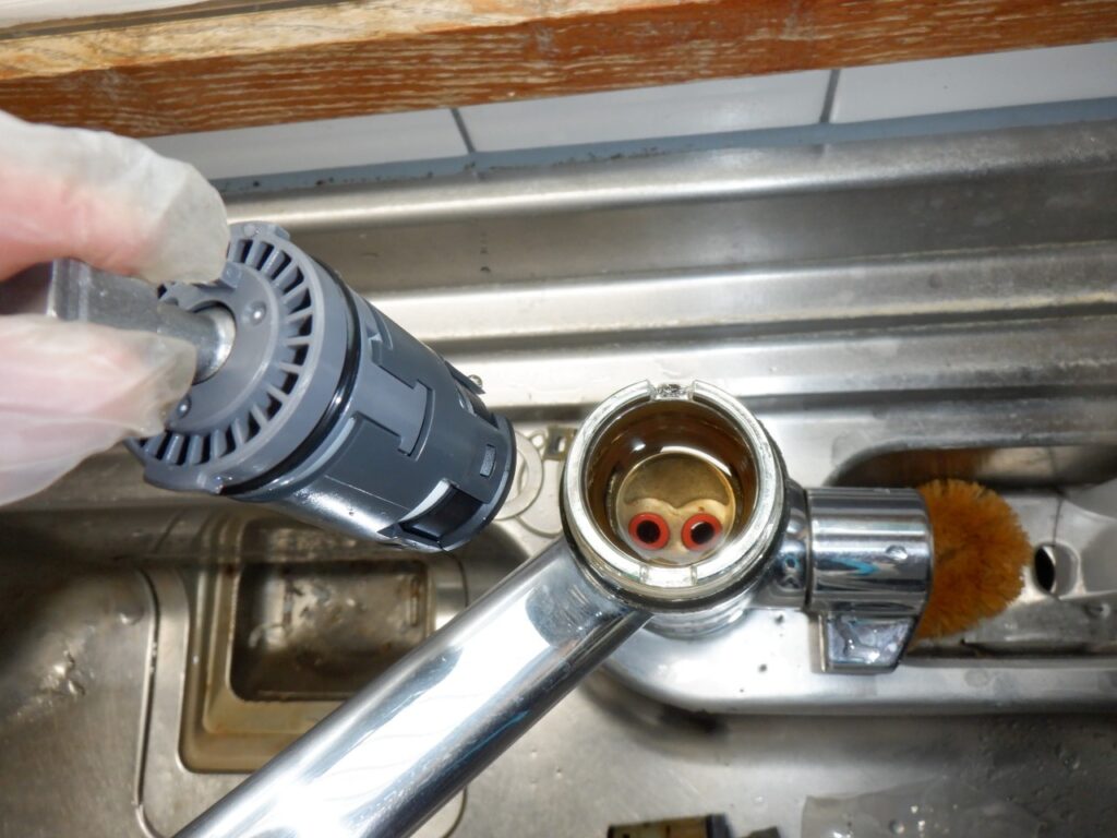 TOTO 浄水器内蔵シングルレバー混合水栓 TKG38-1S
バルブカートリッジ(THY582N)交換方法