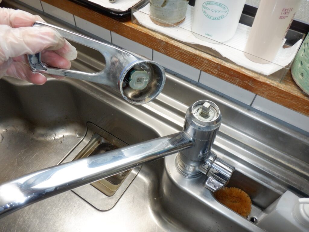 TOTO 浄水器内蔵シングルレバー混合水栓 TKG38-1S
バルブカートリッジ(THY582N)交換方法