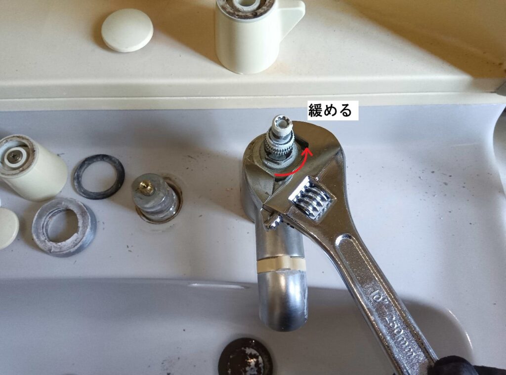 TOTO　洗面洗髪ｼｬﾜｰ混合水栓　TL370ARX
他社の水栓を使用して本体交換＜施工例＞
※TL390ARXも対象