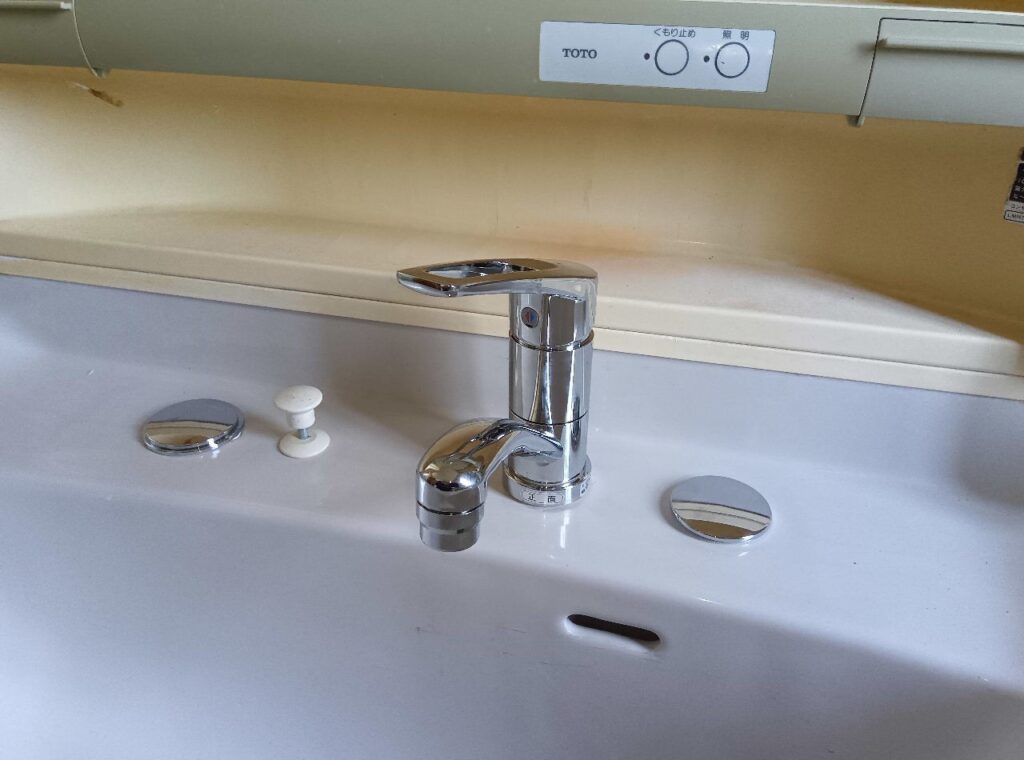 TOTO　洗面洗髪ｼｬﾜｰ混合水栓　TL370ARX
他社の水栓を使用して本体交換＜施工例＞
※TL390ARXも対象