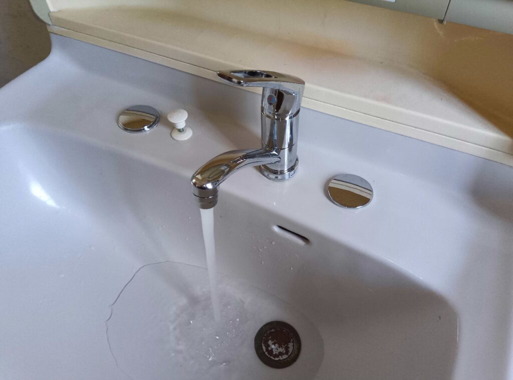 TOTO　洗面洗髪ｼｬﾜｰ混合水栓　TL370ARX
他社の水栓を使用して本体交換＜施工例＞
※TL390ARXも対象