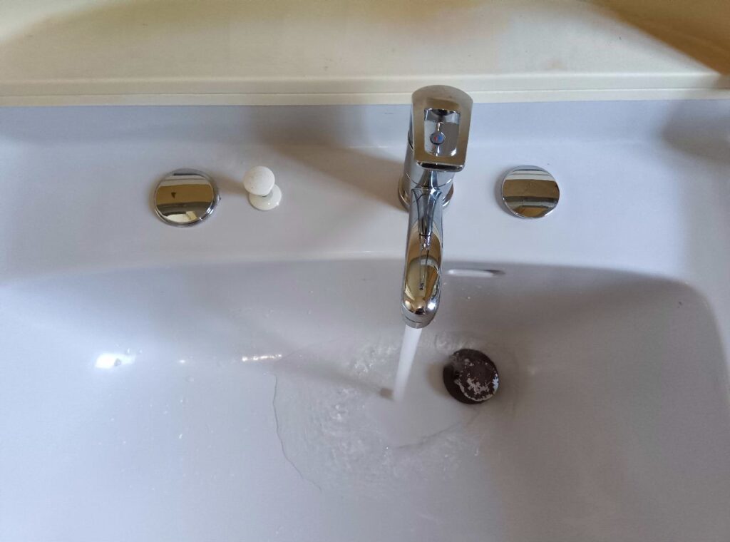 TOTO　洗面洗髪ｼｬﾜｰ混合水栓　TL370ARX
他社の水栓を使用して本体交換＜施工例＞
※TL390ARXも対象