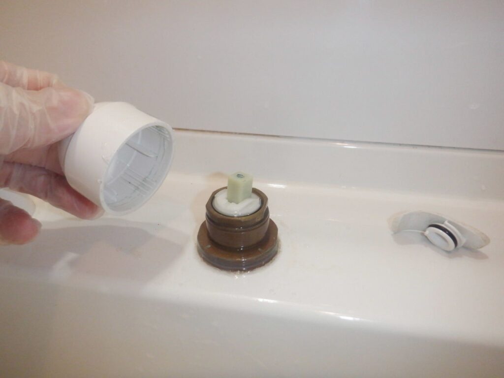 TOTO　TLS05301J
レバーを下げても水が止まらない
修理方法（カートリッジ交換）