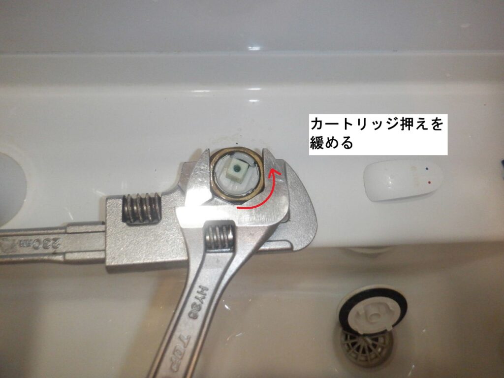 TOTO　TLS05301J
レバーを下げても水が止まらない
修理方法（カートリッジ交換）