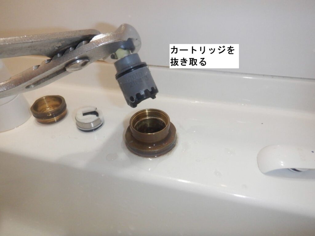 TOTO　TLS05301J
レバーを下げても水が止まらない
修理方法（カートリッジ交換）