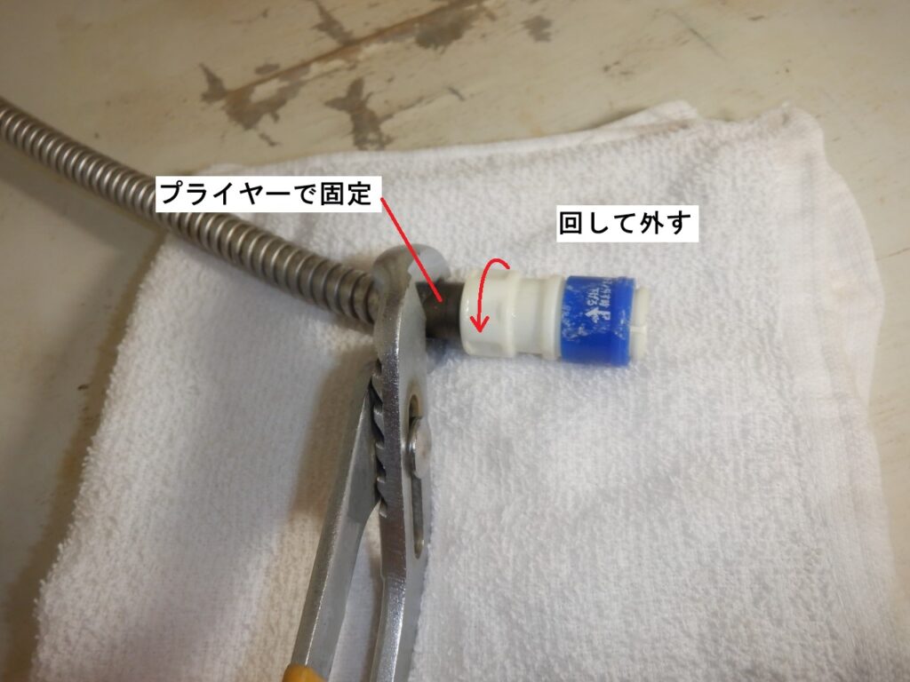 シャワーホース交換方法
MYM
洗面シングルレバー式洗髪シャワー水栓 FA242HU13A
※ミカド製 洗面化粧台 OEM品
(MYM品番) FA242HU13-V525