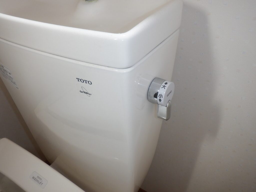 TOTO 手洗い付ロータンク SH391BA(2006-2013年)
便器品番 CS390B(床排水) 、CS390BP(壁排水)
洗浄水量 (大 6ℓ・小 5ℓ)