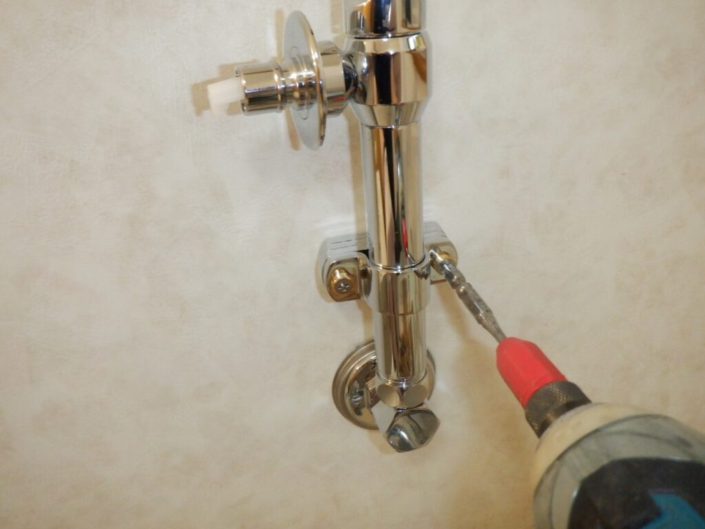 洗濯機水栓【出っ張りをなくしたい・高くしたい】場合の解決方法　(洗濯機の買い替え時など)

ｶｸﾀﾞｲ　かさ上げ用洗濯水栓（＋15㎝）　732-003-13