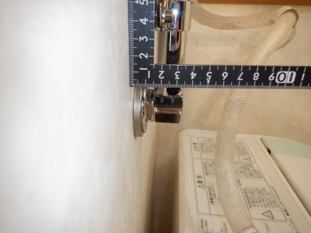 ｶｸﾀﾞｲ　732-003-13
壁からの出っ張り　33ｍｍ前後　（水栓の配管へのねじ込み具合によって前後します。）