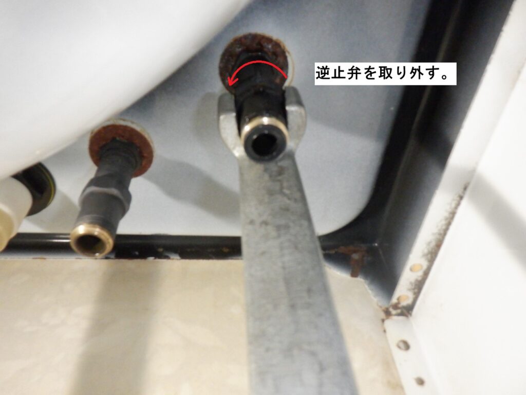 MYM M643U10(M644RU10)
取り外し方
後継品へ交換 KVK KM8008SL(GS)