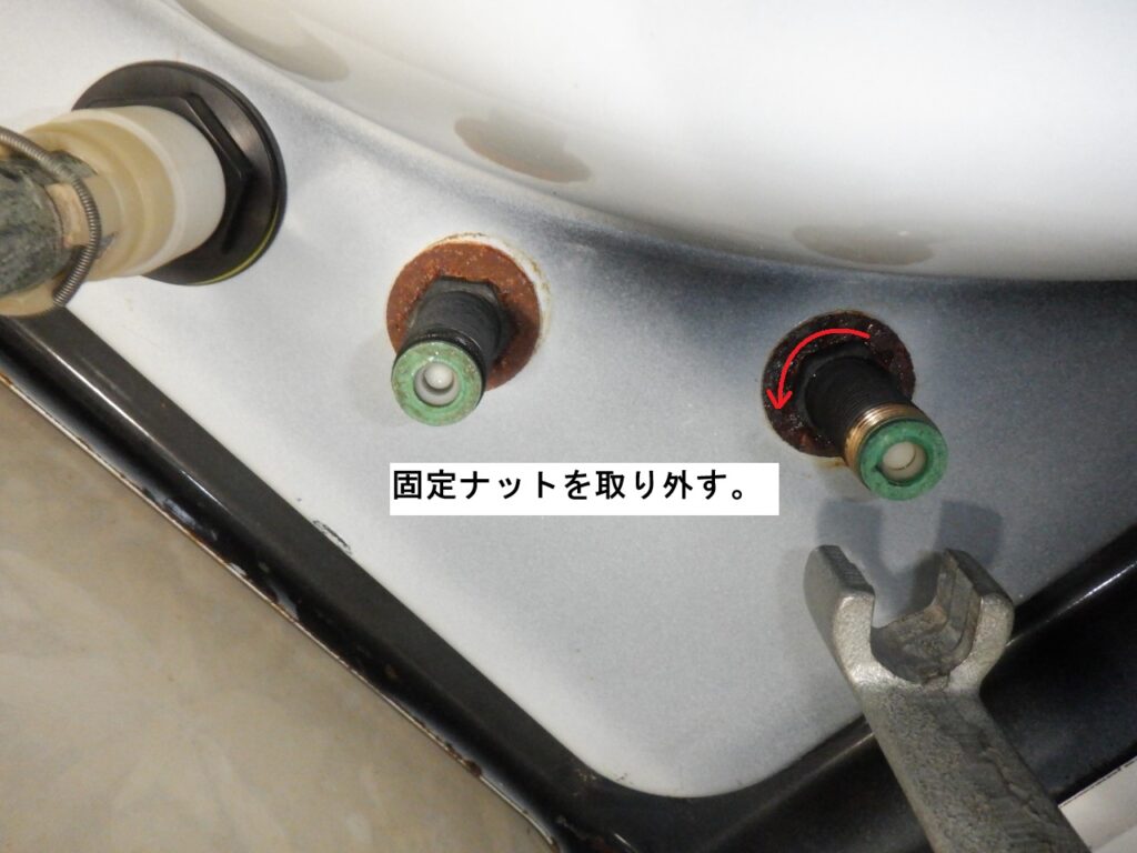 MYM M643U10(M644RU10)
取り外し方
後継品へ交換 KVK KM8008SL(GS)