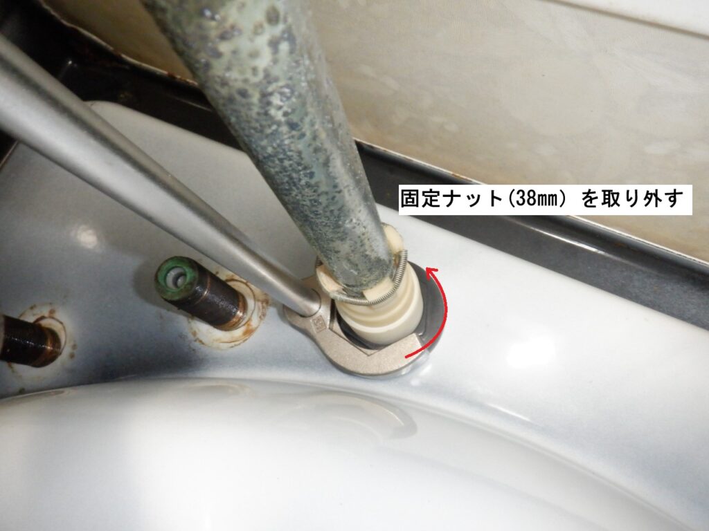 MYM M643U10(M644RU10)
取り外し方
後継品へ交換 KVK KM8008SL(GS)