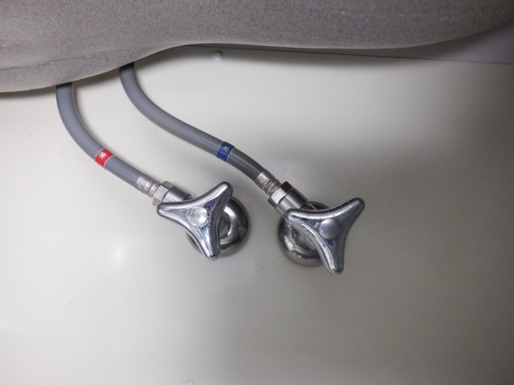 MYM 台付切替シャワー式シングルレバー混合水栓 FB237S(2001-2005年)
※タカラスタンダード社製 システムキッチン用水栓
MYM 品番 FB237GK5E-101