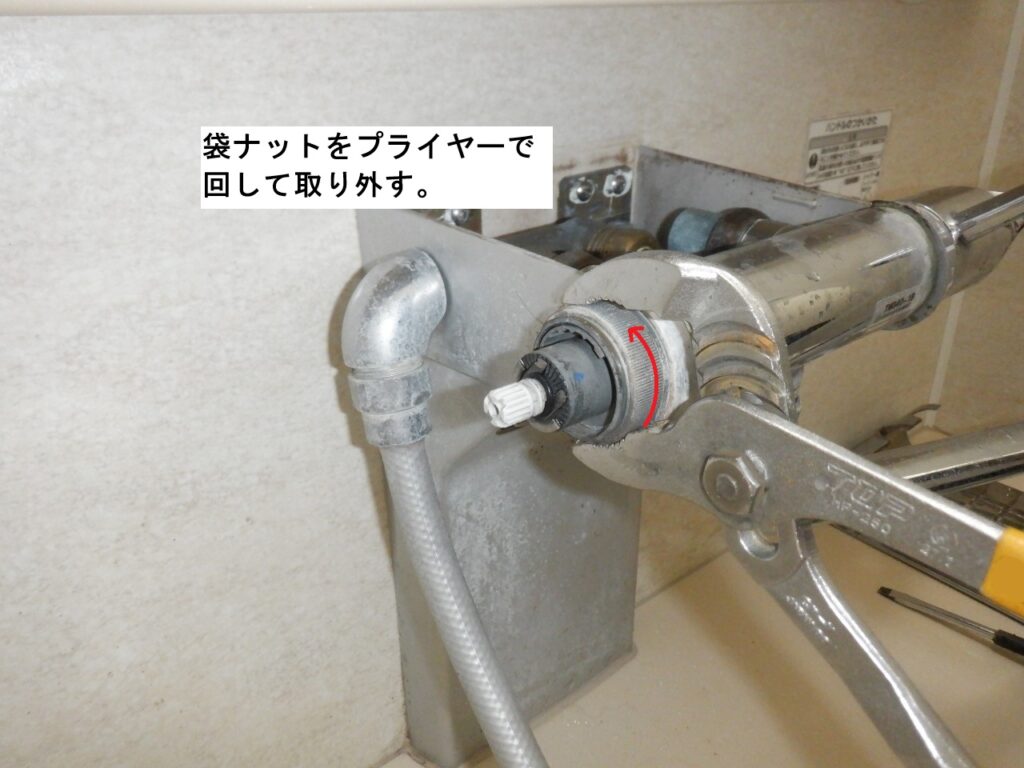 TOTO　浴室ｻｰﾓｽﾀｯﾄ式ｼｬﾜｰ水栓
TMG40-1B

温度調節ﾕﾆｯﾄ交換方法