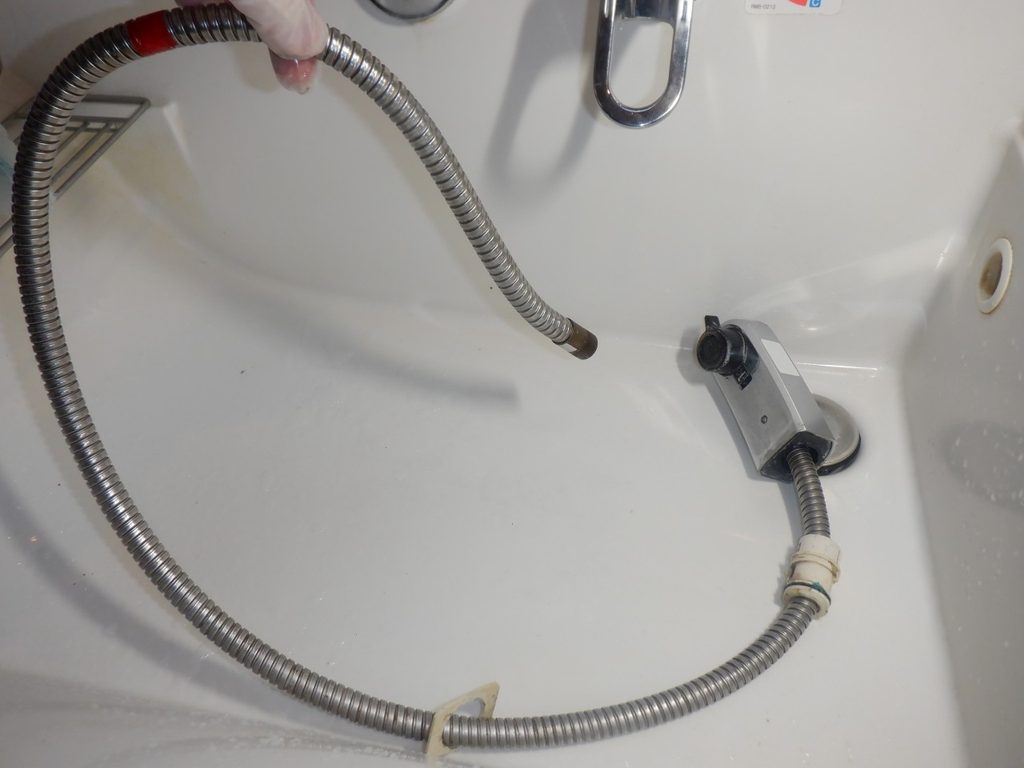 LIXIL シングルレバー式洗髪シャワー水栓 SF-71S-MB3(2011年~ )
シャワーホースから水漏れ 修理方法