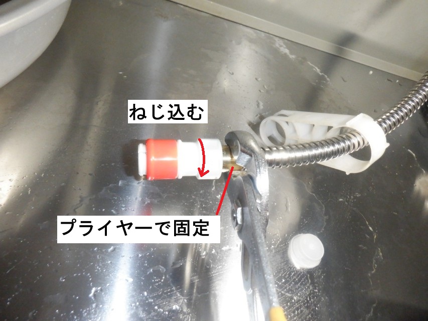 KVK 台所シングルレバー式シャワー水栓 LFB273G5ECL
※クリナップ製システムキッチン用水栓
シャワーホースの交換方法